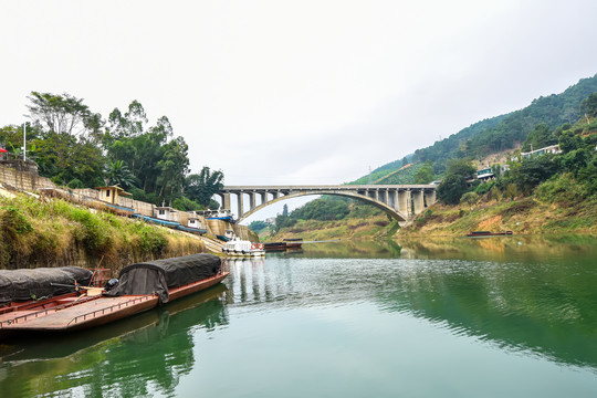 师宗高良大桥景观