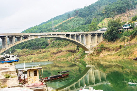 师宗高良大桥景观
