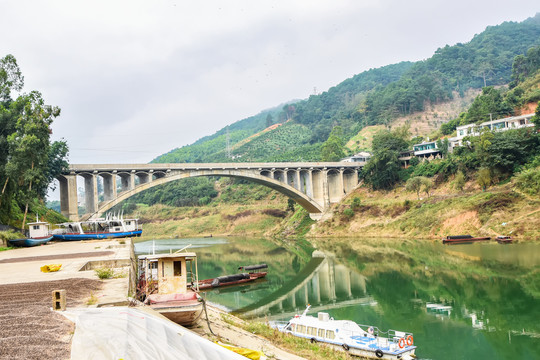 师宗高良大桥景观