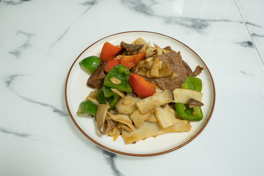 中国传统菜肴菌菇炒牛肉