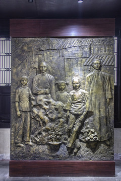 柳亚子家人雕像