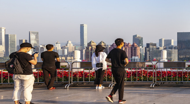 在广东深圳莲花山上深圳城市景观