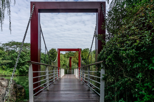 合肥天鹅湖铁链桥梁景观