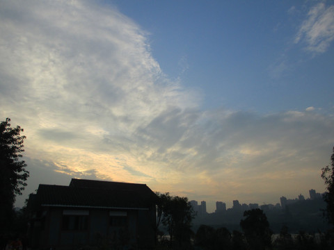 江边的天空