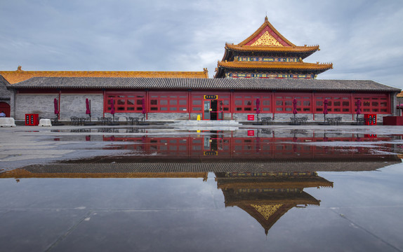 夏日雨后的北京故宫