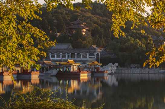 北京颐和园昆明湖秋景