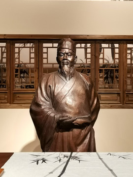 元代著名画家吴镇雕像