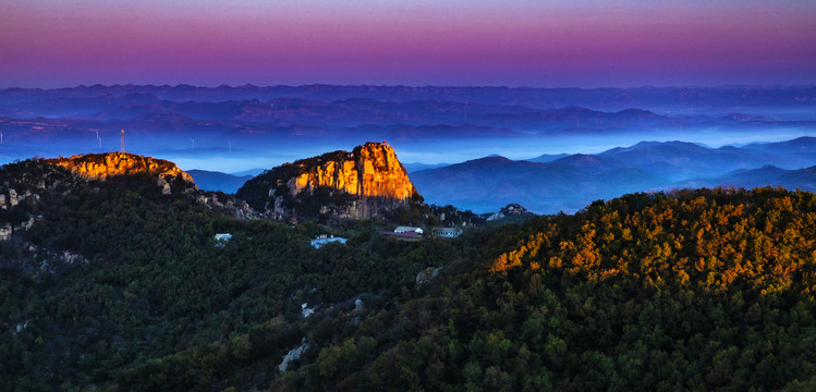 日照金山