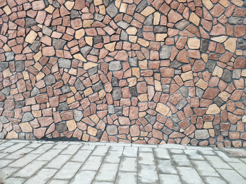 彩色石头墙与地面砖