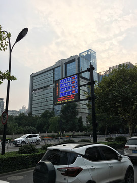 杭州城市大脑停车场引导系统