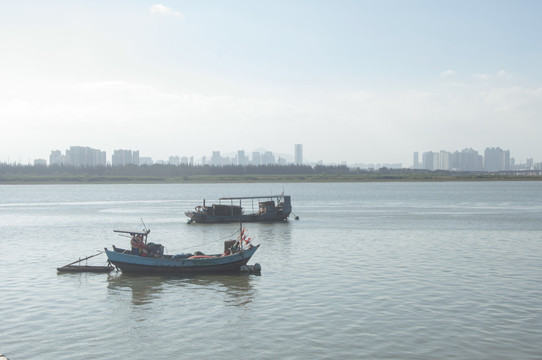 江上渔船风光摄影