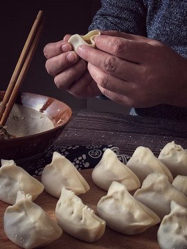 包饺子