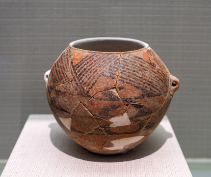 红山文化彩陶壶