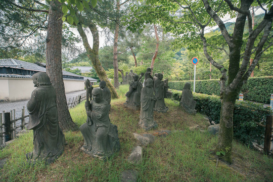 日本京都岚山罗汉雕像群