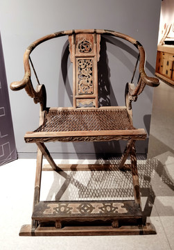 中式雕花木椅