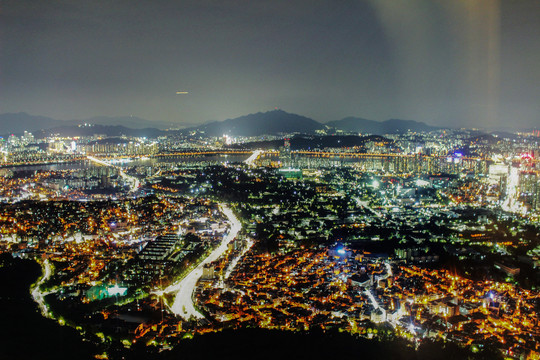 南山塔夜景