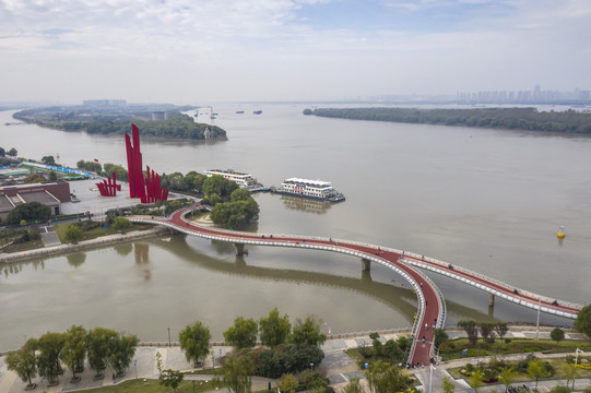 南京渡江胜利纪念馆和红云桥