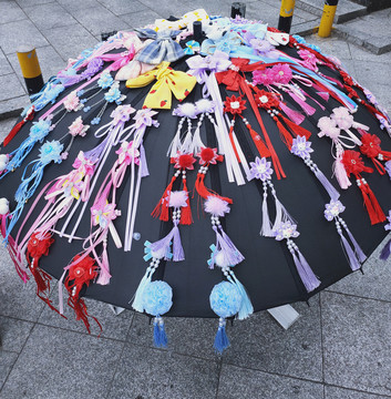 伞上的发饰
