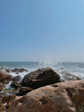 长岛之海浪拍打的石