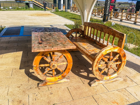 公园车轮造型实木休息椅