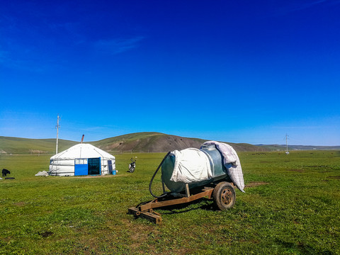 草原蒙古包水车