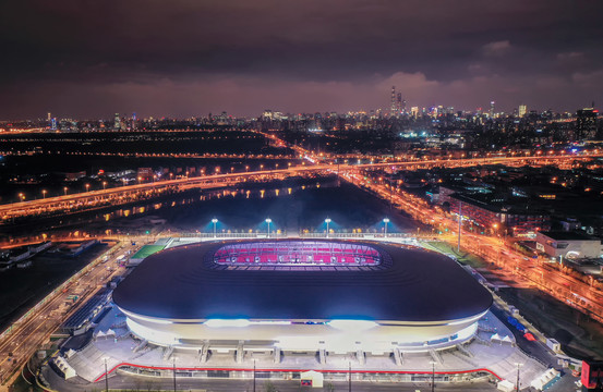 上海浦东足球场夜景