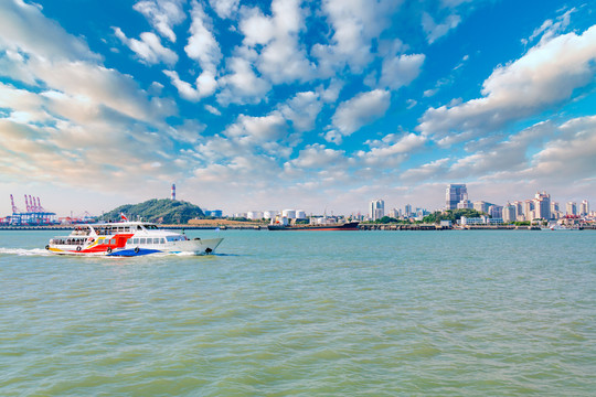 厦门鼓浪屿邮轮与海岸