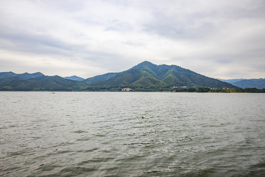 江西大余县风景优美的油罗口水库