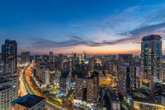 厦门夏季城市黄昏天际线风景