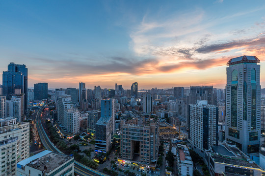 厦门夏季城市黄昏天际线风景