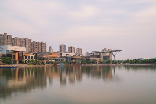 中国无锡太湖风光和大剧院建筑
