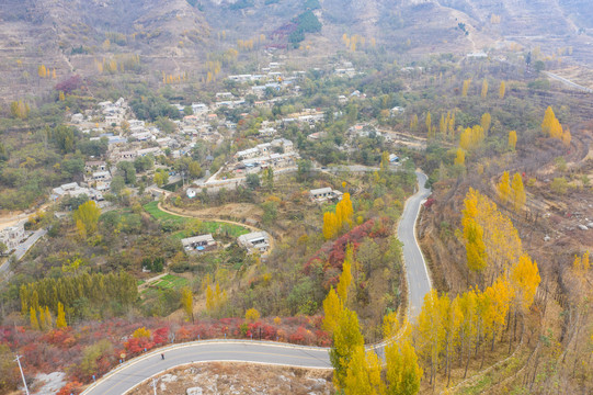 航拍莱芜卧云铺村和逯家岭村