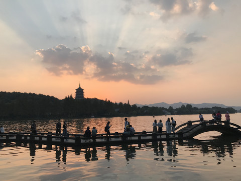 雷峰夕照