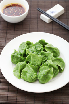 绿色菠菜饺