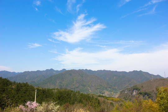 连绵起伏群山