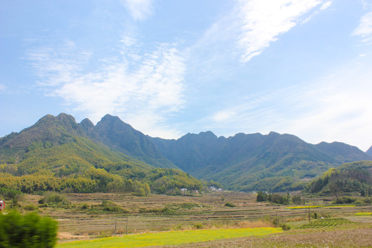 连绵起伏群山