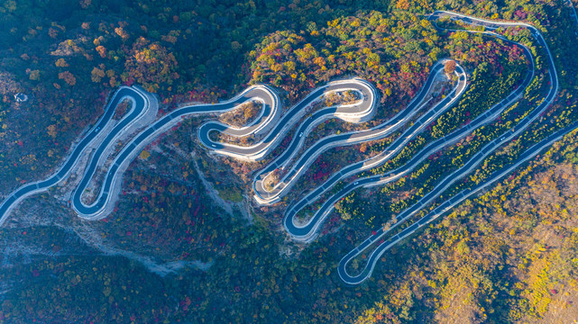 仰天山盘山路