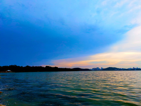东湖晚霞