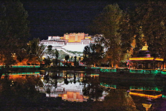 夜晚的布达拉宫