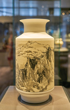 山水画瓷瓶