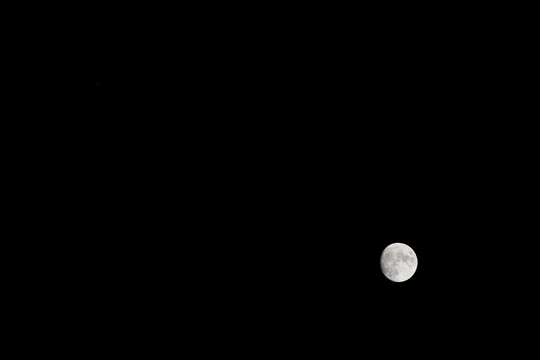 金星伴月