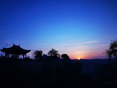 著名道教香炉寺日出美景