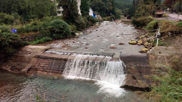 电站起水拦河坝