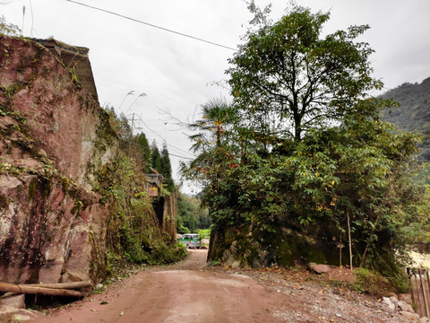 山间开路