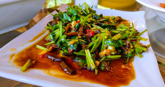 芹菜香干肉丝