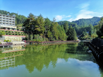 青山湖面