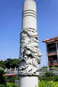 雕刻石柱