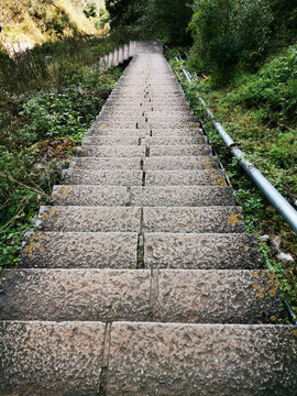 爬山登山石台阶