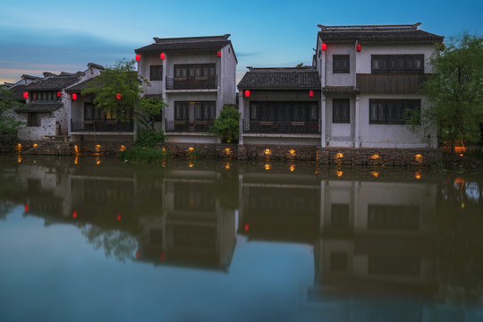 中国无锡巡塘古镇和古运河夜景