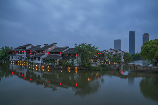中国无锡巡塘古镇和古运河夜景